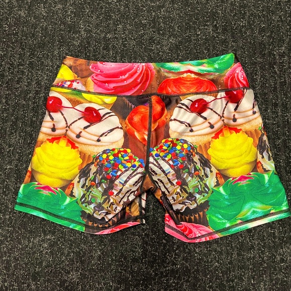 Size small stretchy shorts - Picture 2 of 5
